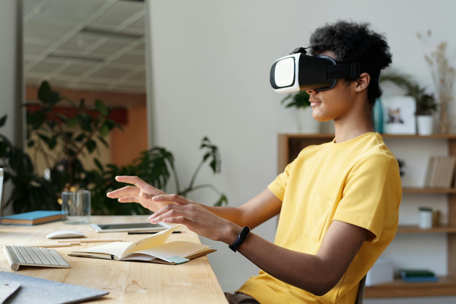 https://www.pexels.com/photo/man-in-yellow-crew-neck-t-shirt-using-vr-headset-4144179/